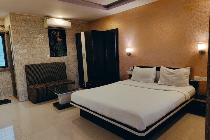 Room 2 of 13