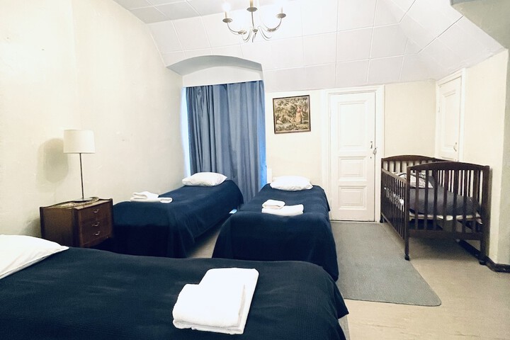 Room 10 of 64
