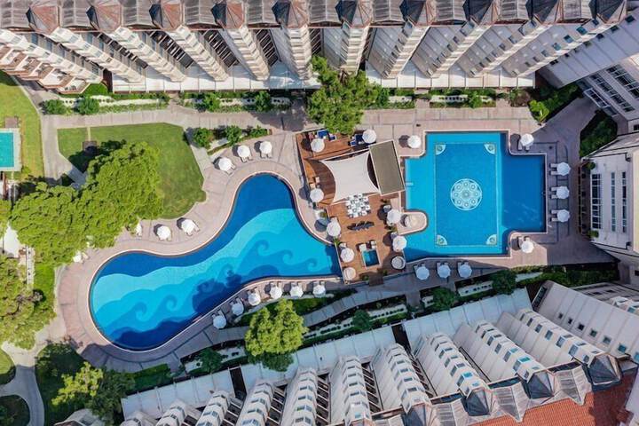 Pool 76 of 227