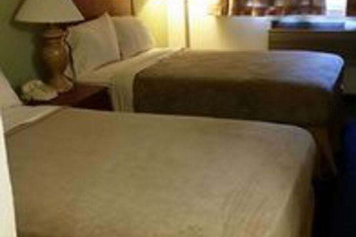 Room 6 of 9
