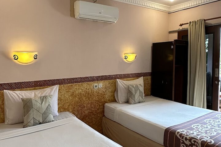 Room 15 of 28