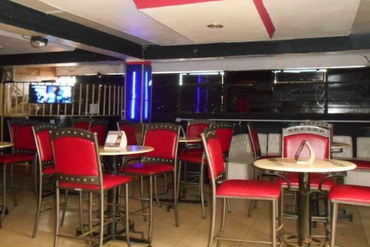 Lounge 21 of 29