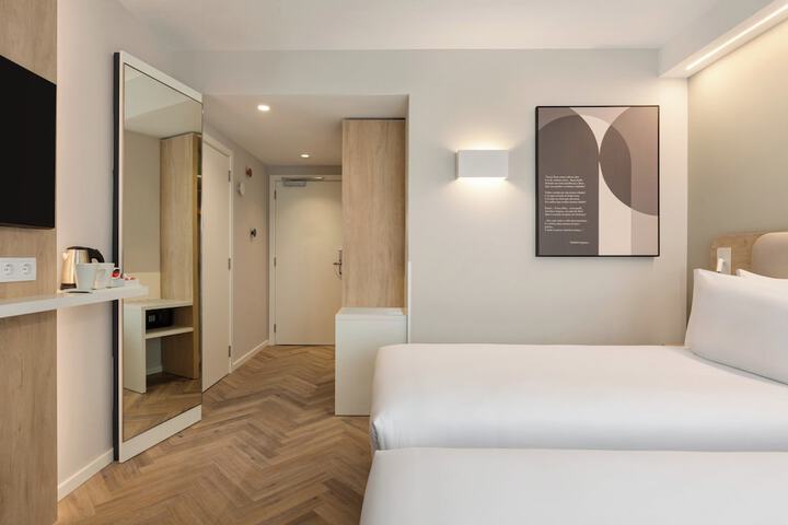 Room 7 of 28