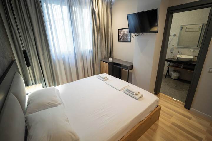 Room 15 of 32