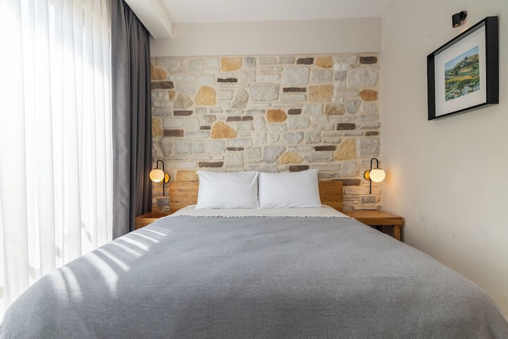Room 5 of 32