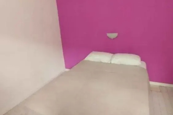 Room 5 of 11