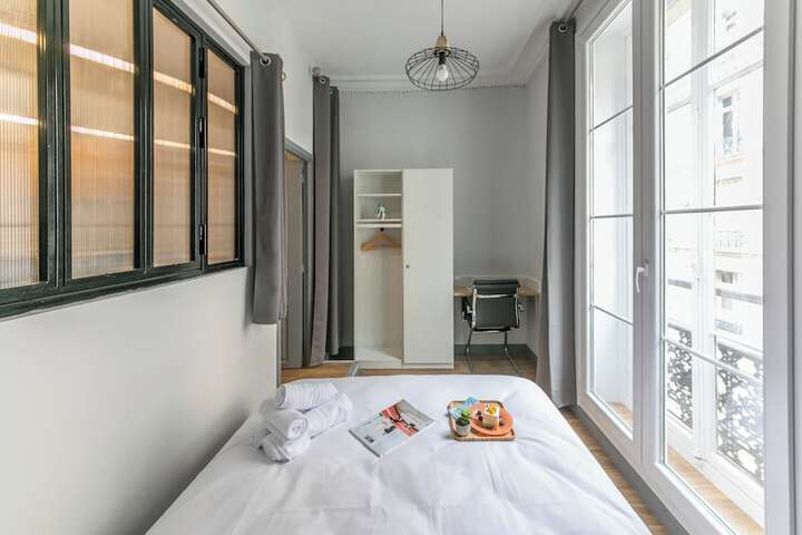 Room 32 of 185