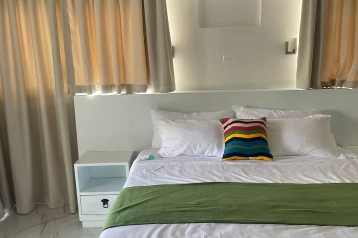 Room 7 of 9