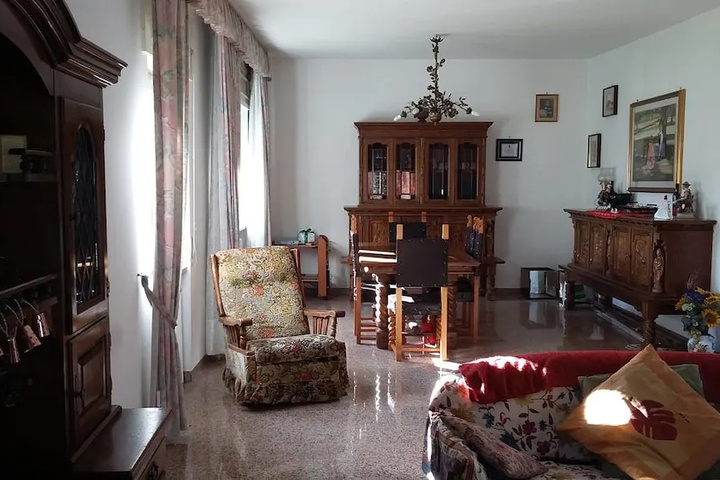 Room 2 of 19