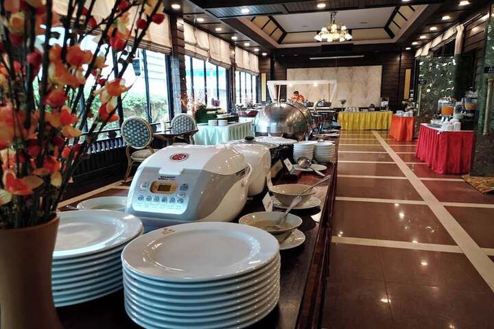 Dining 64 of 76