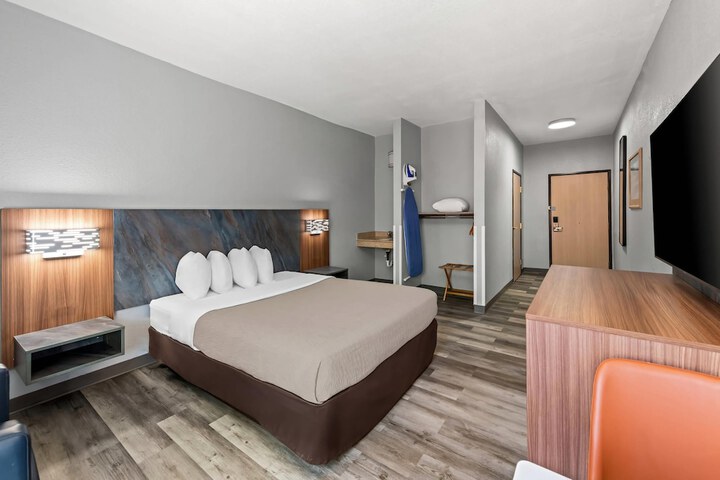 Room 20 of 106