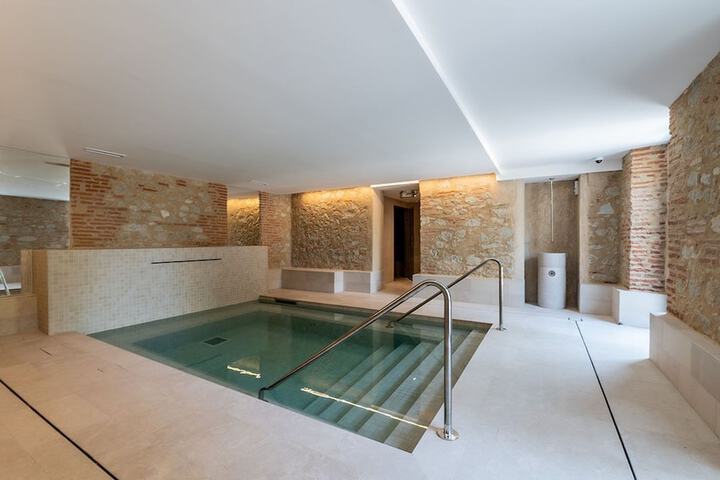 Pool 45 of 94