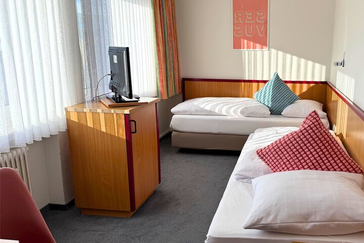 Room 9 of 24