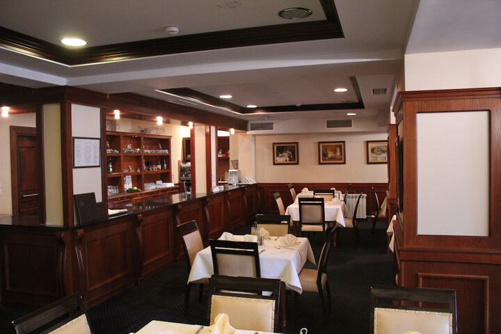 Dining 68 of 85