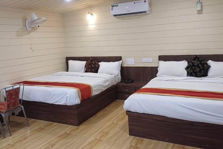 Room 4 of 20