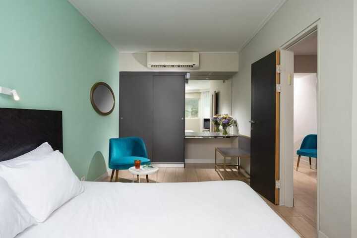 Room 33 of 108