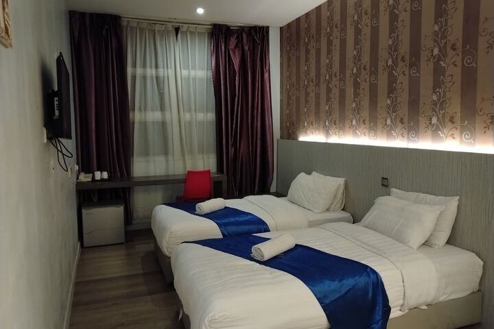 Room 53 of 66