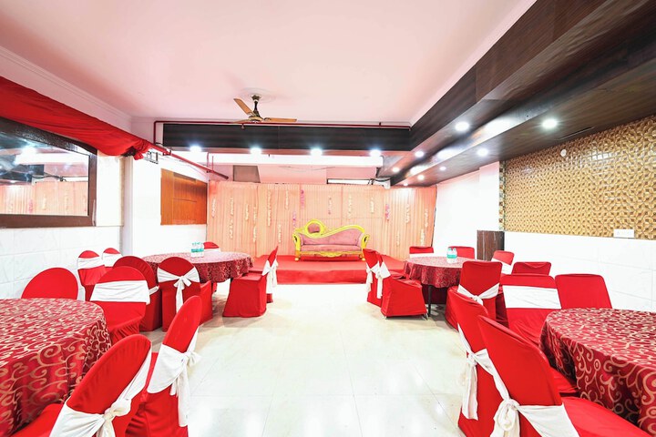 Ballroom/Hall 38 of 45
