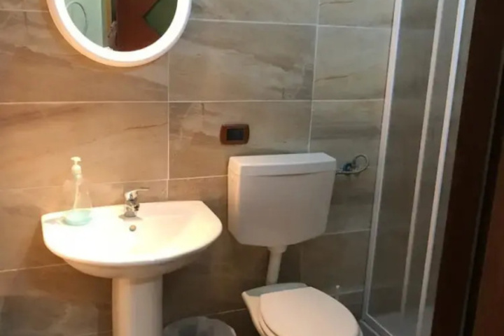 Room 9 of 10