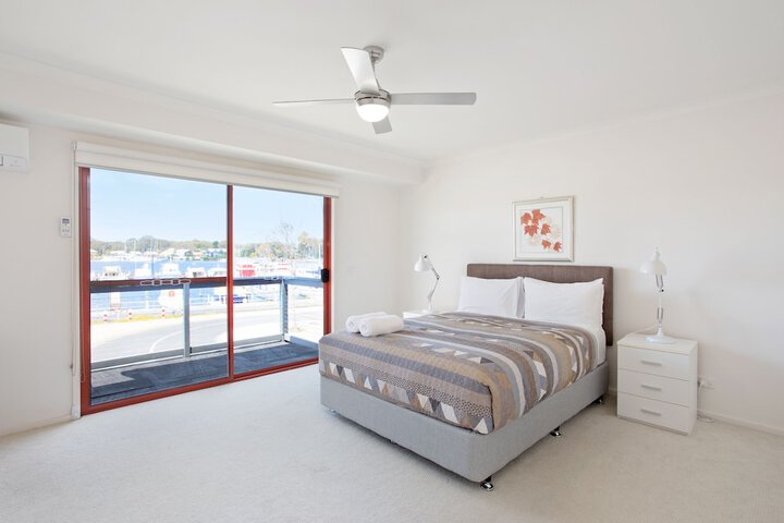 Room 14 of 108