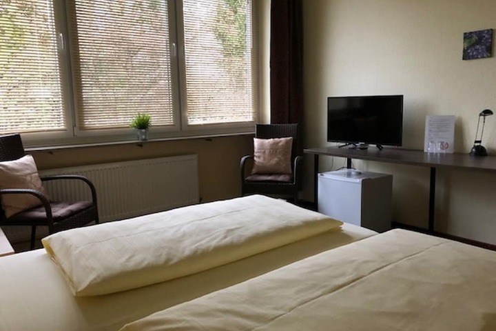 Room 9 of 26