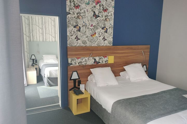 Room 17 of 28