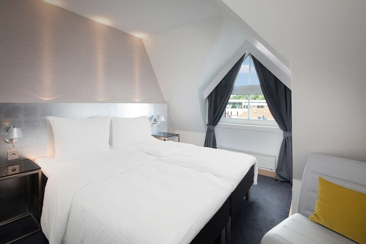 Room 5 of 34