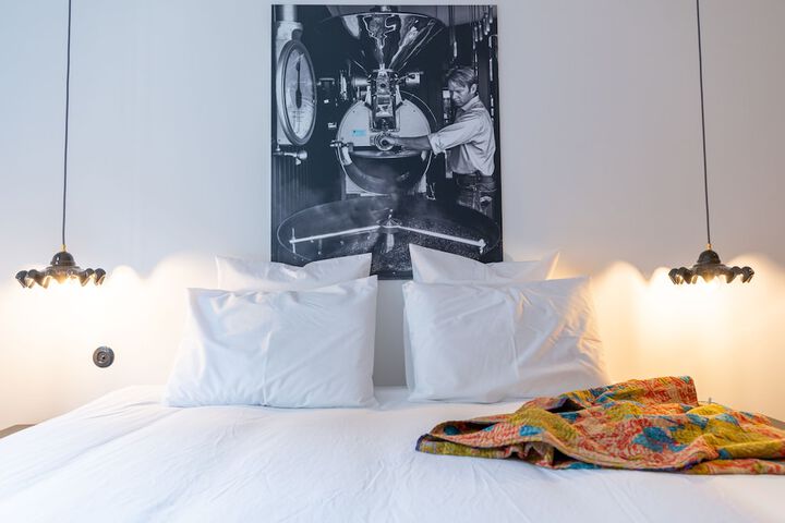 Room 25 of 48