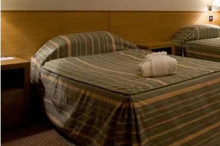 Room 9 of 74