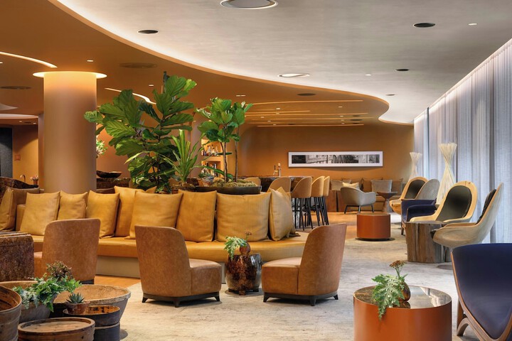 Lounge 99 of 130