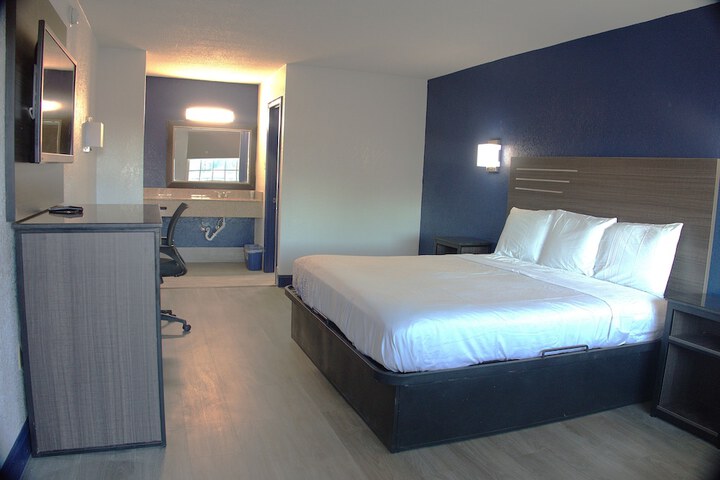 Room 14 of 32
