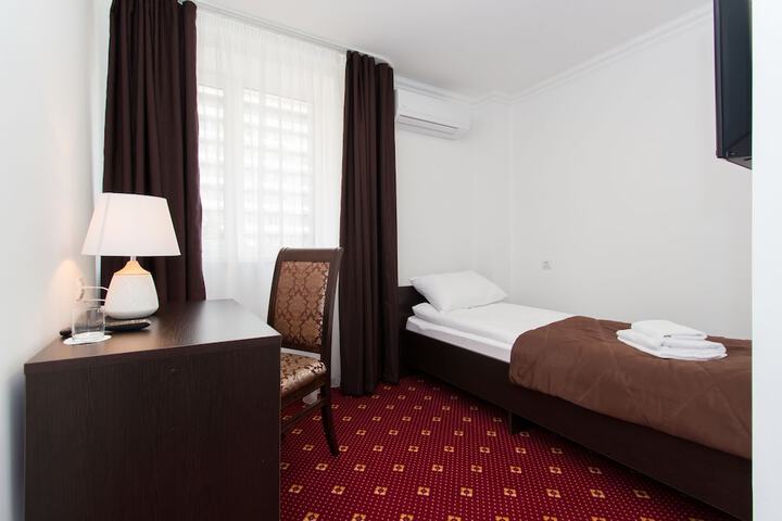 Room 4 of 31