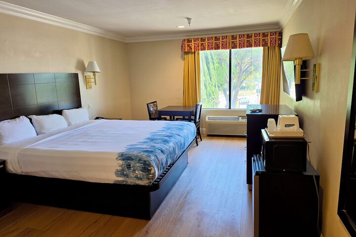 Room 5 of 19