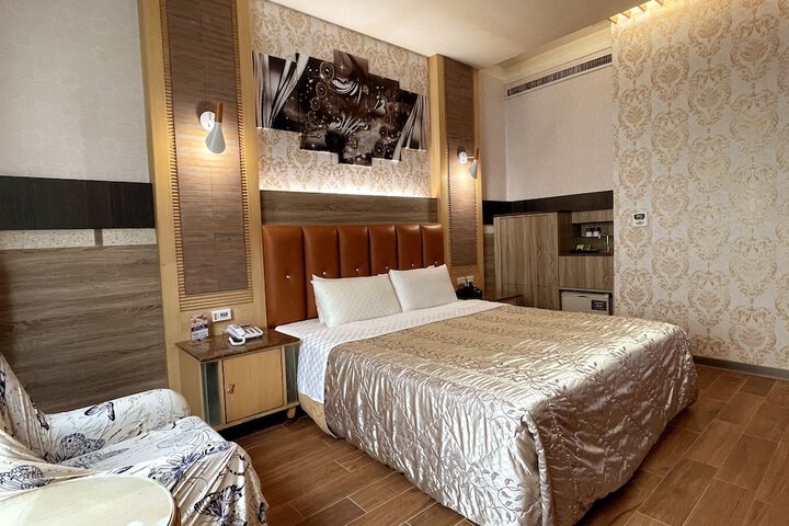 Room 49 of 83