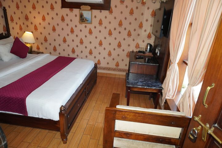 Room 12 of 53
