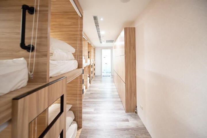 Room 13 of 76