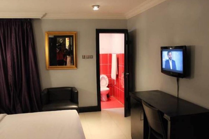 Room 15 of 35