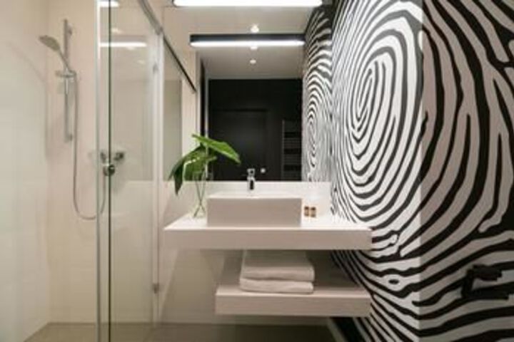 Room 12 of 76