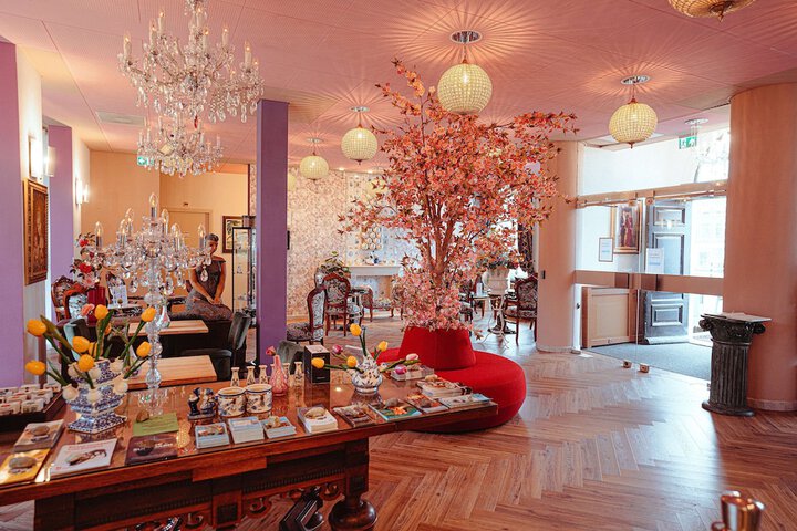 Guest Lobby