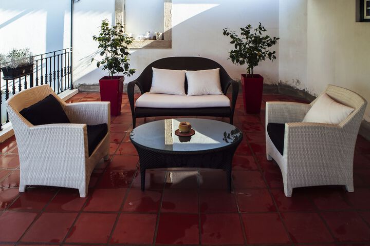 Lounge 30 of 67