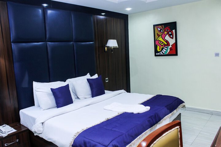 Room 15 of 27