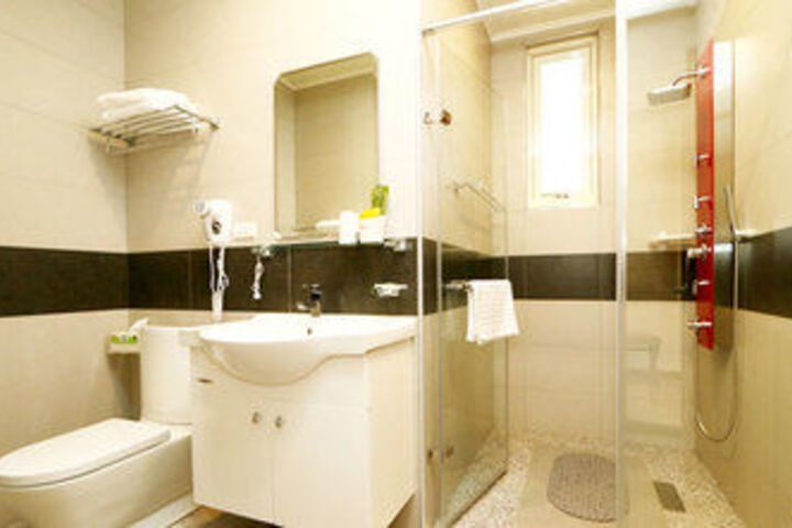 Room 3 of 20