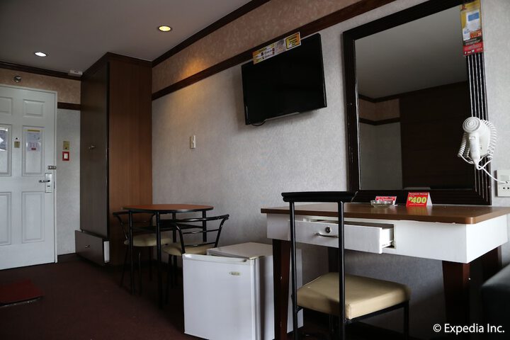 Room 9 of 17