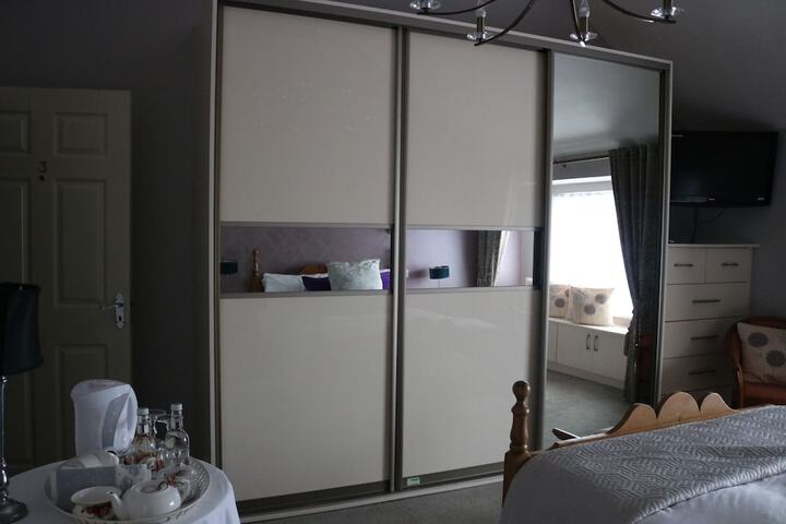 Room 5 of 28