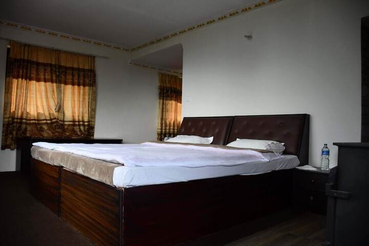 Room 3 of 20