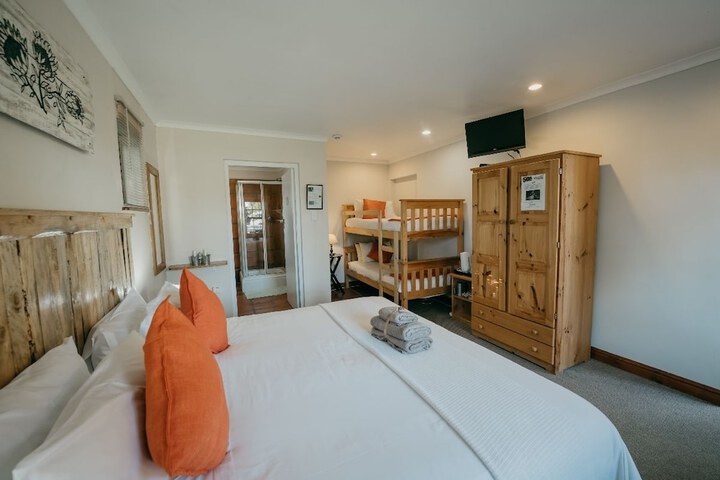 Room 9 of 80