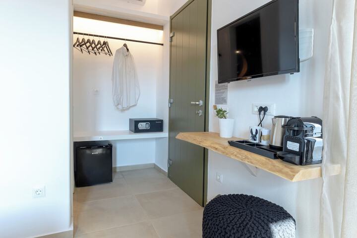 Room 6 of 71