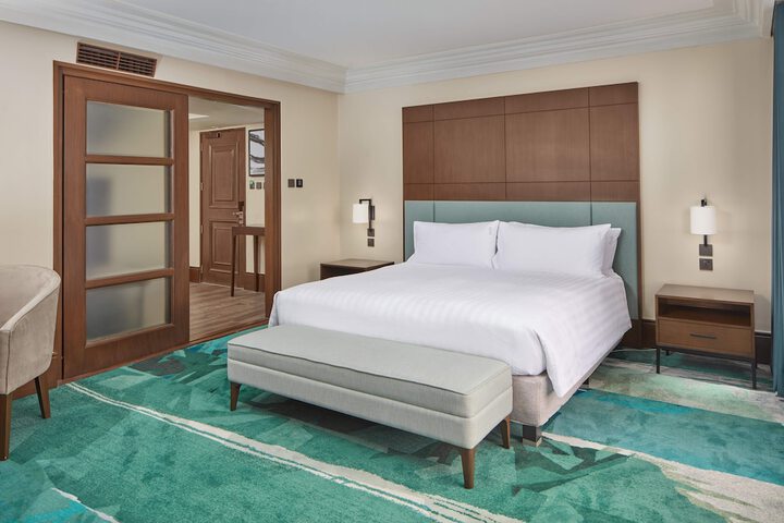 Room 33 of 83