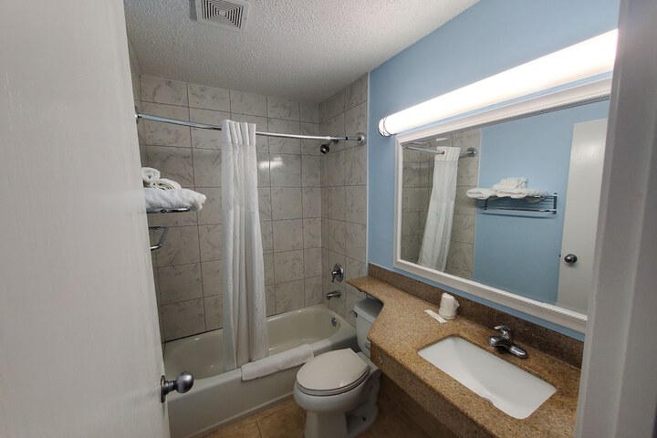 Double Accessible Queen Size Bed (14 of 17)