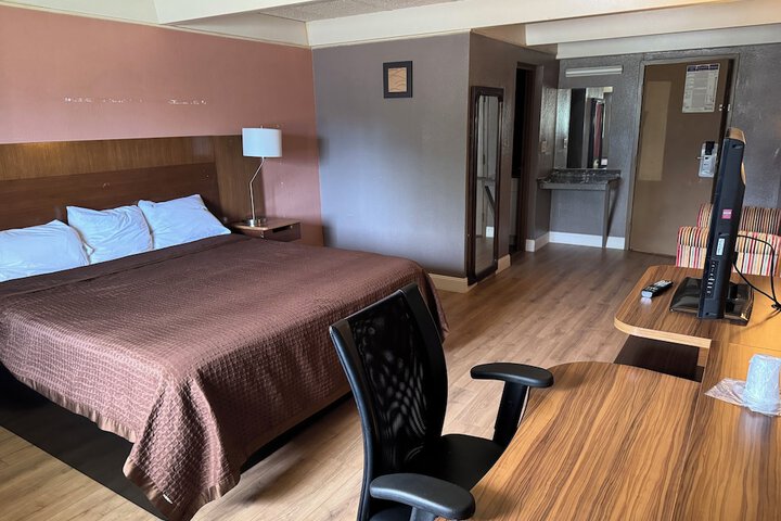 Room 7 of 37